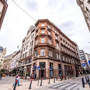 2b & , Budapest Hungary